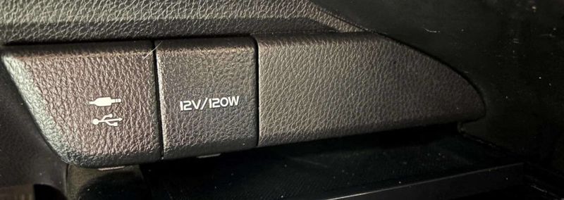 2019 Toyota Camry SE Automatic - 23054695 - 31