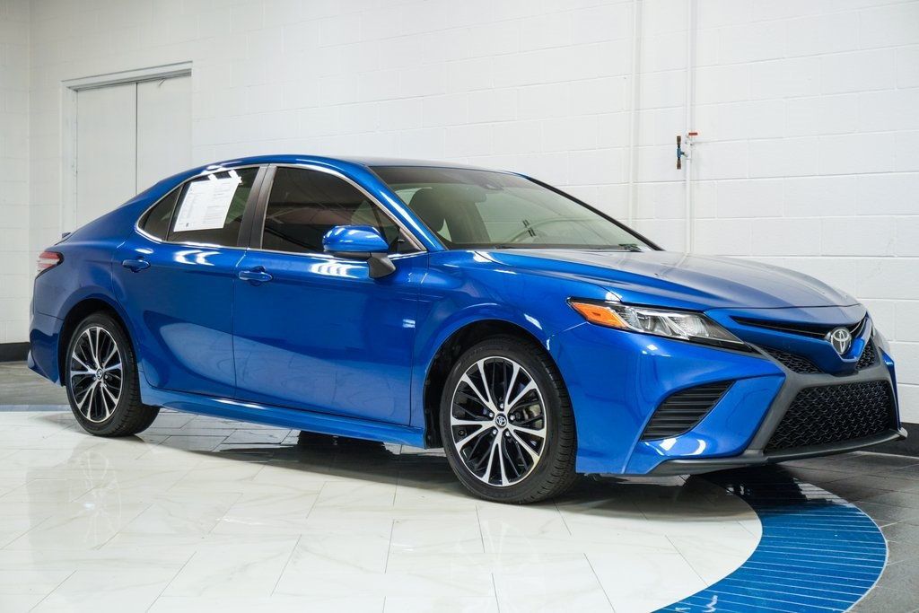 2019 Toyota Camry SE photo 4