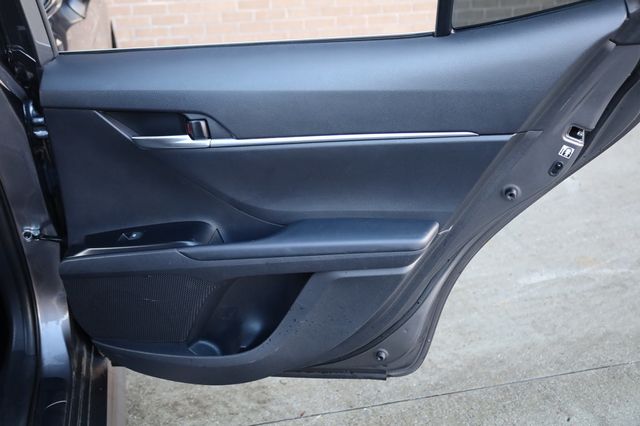 2019 Toyota Camry SE Automatic - 22972619 - 18