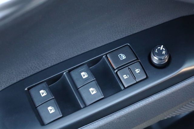 2019 Toyota Camry SE Automatic - 22972619 - 29