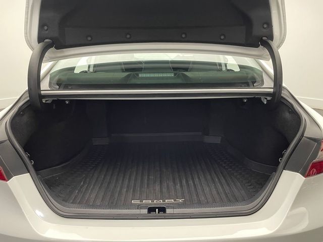2019 Toyota Camry SE Automatic - 22987785 - 33