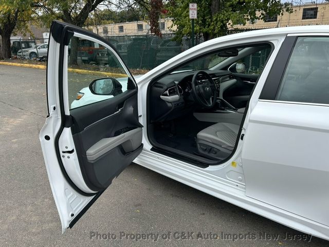 2019 Toyota Camry SE,MOON ROOF! BACK-UP CAMRA! AUDIO PKG! APPLE CAR-PLAY! CONV PKG - 23095605 - 18