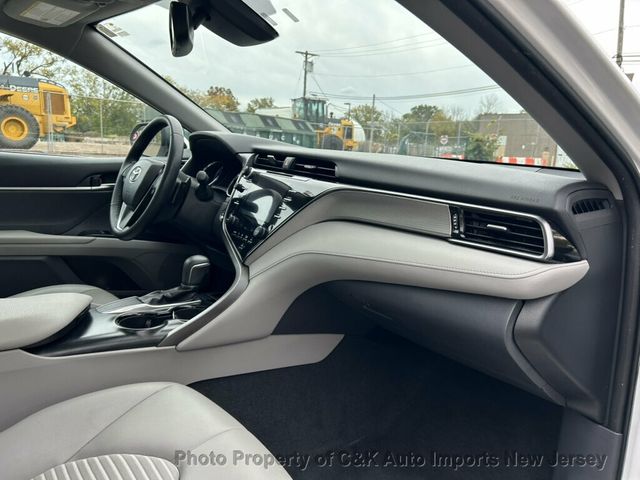 2019 Toyota Camry SE,MOON ROOF! BACK-UP CAMRA! AUDIO PKG! APPLE CAR-PLAY! CONV PKG - 23095605 - 23