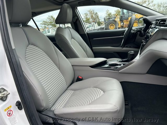 2019 Toyota Camry SE,MOON ROOF! BACK-UP CAMRA! AUDIO PKG! APPLE CAR-PLAY! CONV PKG - 23095605 - 24