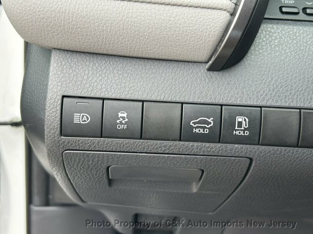 2019 Toyota Camry SE,MOON ROOF! BACK-UP CAMRA! AUDIO PKG! APPLE CAR-PLAY! CONV PKG - 23095605 - 43