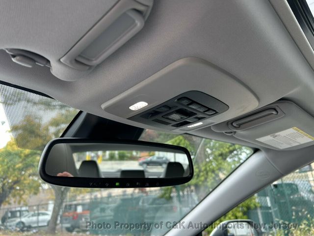 2019 Toyota Camry SE,MOON ROOF! BACK-UP CAMRA! AUDIO PKG! APPLE CAR-PLAY! CONV PKG - 23095605 - 44