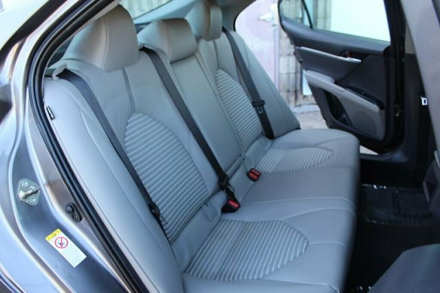 2019 Toyota Camry SE W/ MOONROOF, SMART KEY, BLIND SPOT, APPLE CARPLAY - 23010769 - 10
