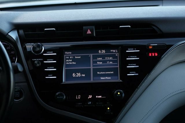 2019 Toyota Camry SE W/ MOONROOF, SMART KEY, BLIND SPOT, APPLE CARPLAY - 23010769 - 12