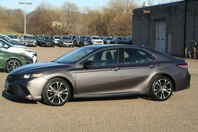 2019 Toyota Camry SE W/ MOONROOF, SMART KEY, BLIND SPOT, APPLE CARPLAY - 23010769 - 14