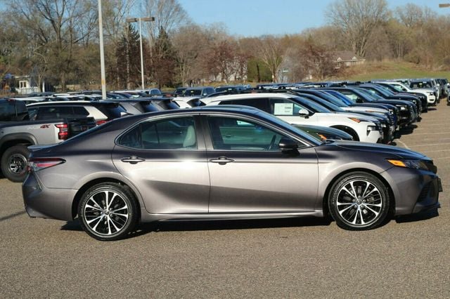 2019 Toyota Camry SE W/ MOONROOF, SMART KEY, BLIND SPOT, APPLE CARPLAY - 23010769 - 1