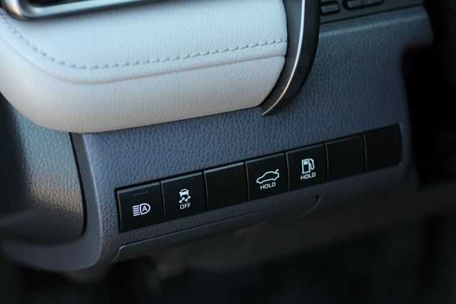 2019 Toyota Camry SE W/ MOONROOF, SMART KEY, BLIND SPOT, APPLE CARPLAY - 23010769 - 19
