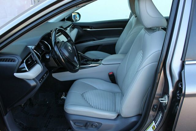 2019 Toyota Camry SE W/ MOONROOF, SMART KEY, BLIND SPOT, APPLE CARPLAY - 23010769 - 20