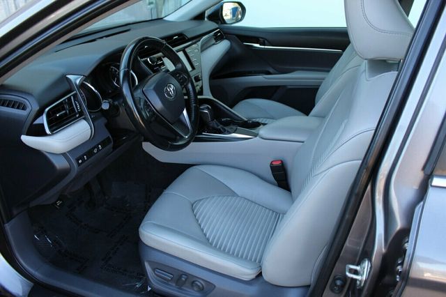 2019 Toyota Camry SE W/ MOONROOF, SMART KEY, BLIND SPOT, APPLE CARPLAY - 23010769 - 21