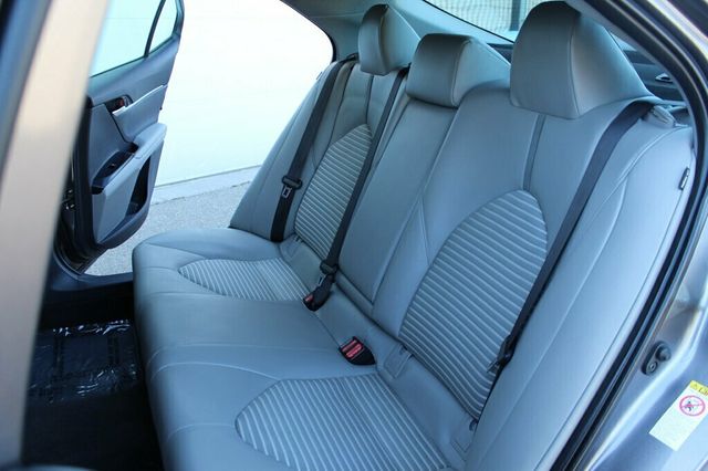 2019 Toyota Camry SE W/ MOONROOF, SMART KEY, BLIND SPOT, APPLE CARPLAY - 23010769 - 24