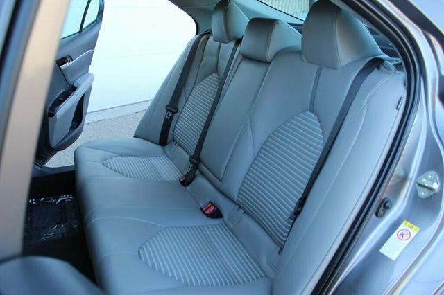 2019 Toyota Camry SE W/ MOONROOF, SMART KEY, BLIND SPOT, APPLE CARPLAY - 23010769 - 25