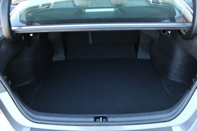 2019 Toyota Camry SE W/ MOONROOF, SMART KEY, BLIND SPOT, APPLE CARPLAY - 23010769 - 29