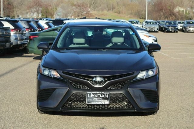 2019 Toyota Camry SE W/ MOONROOF, SMART KEY, BLIND SPOT, APPLE CARPLAY - 23010769 - 3