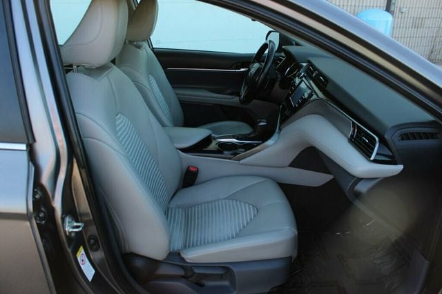2019 Toyota Camry SE W/ MOONROOF, SMART KEY, BLIND SPOT, APPLE CARPLAY - 23010769 - 6