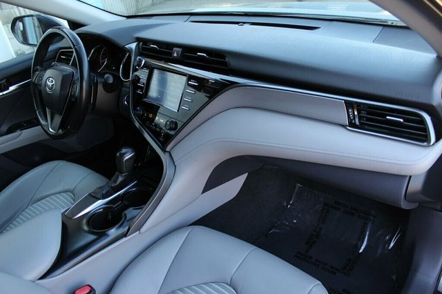 2019 Toyota Camry SE W/ MOONROOF, SMART KEY, BLIND SPOT, APPLE CARPLAY - 23010769 - 8