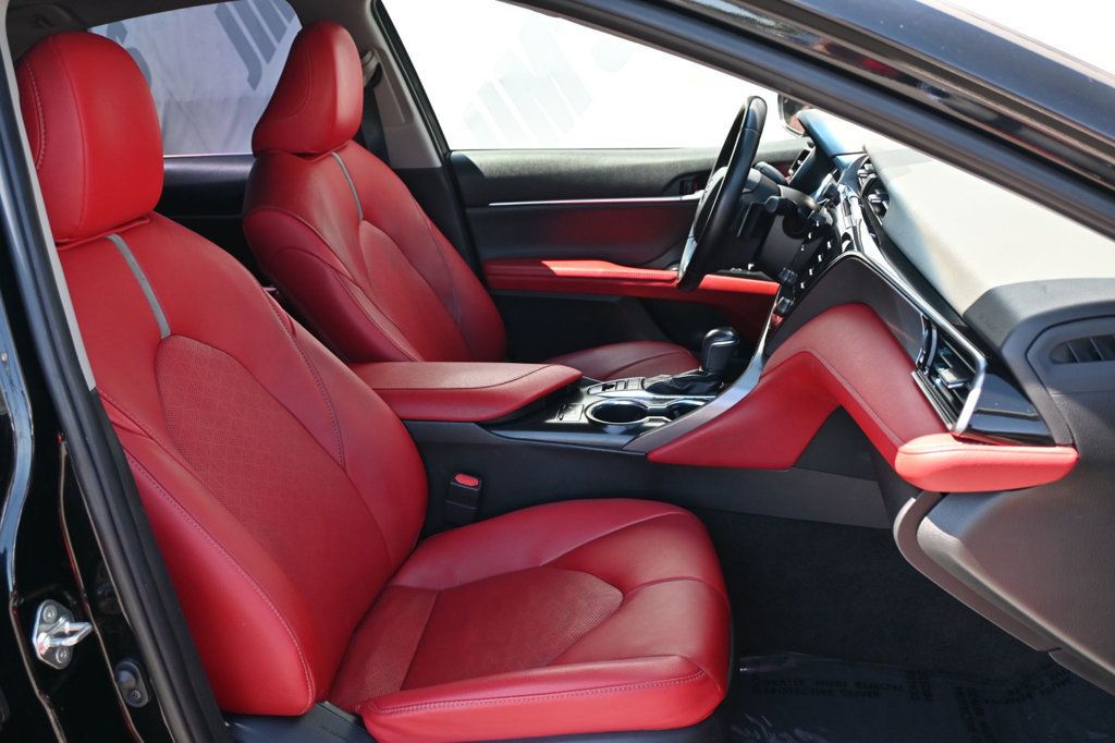 2019 Toyota Camry XSE photo 9