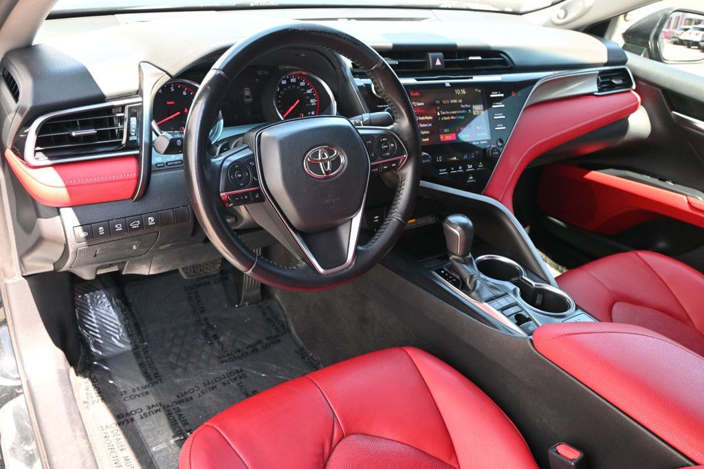 2019 Toyota Camry XSE photo 3