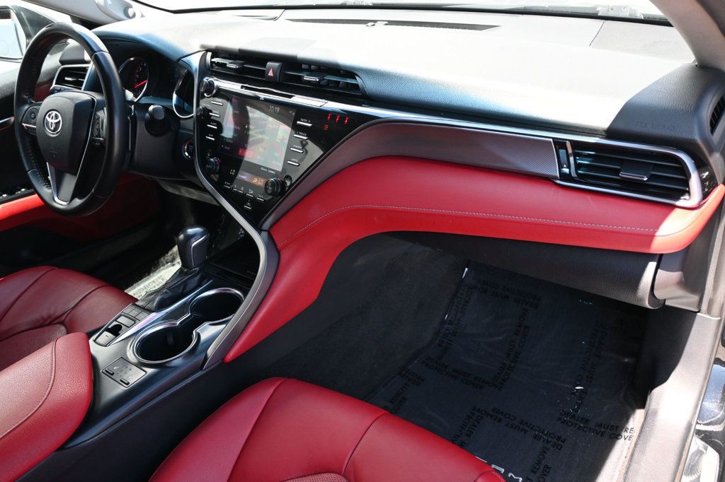 2019 Toyota Camry XSE photo 4