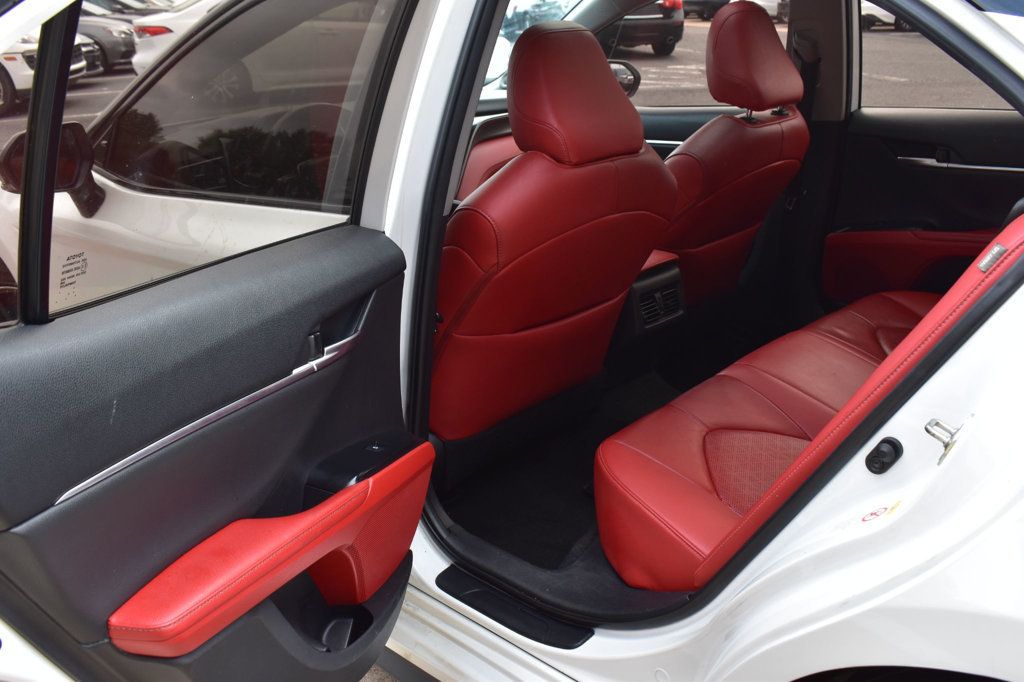 2019 Toyota Camry XSE Automatic - 23081565 - 18