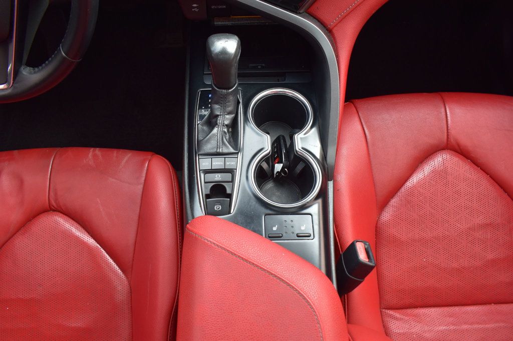 2019 Toyota Camry XSE Automatic - 23081565 - 25