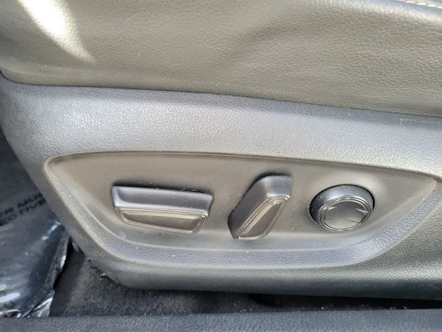 2019 Toyota Camry XSE Sedan 4D - 23009388 - 14