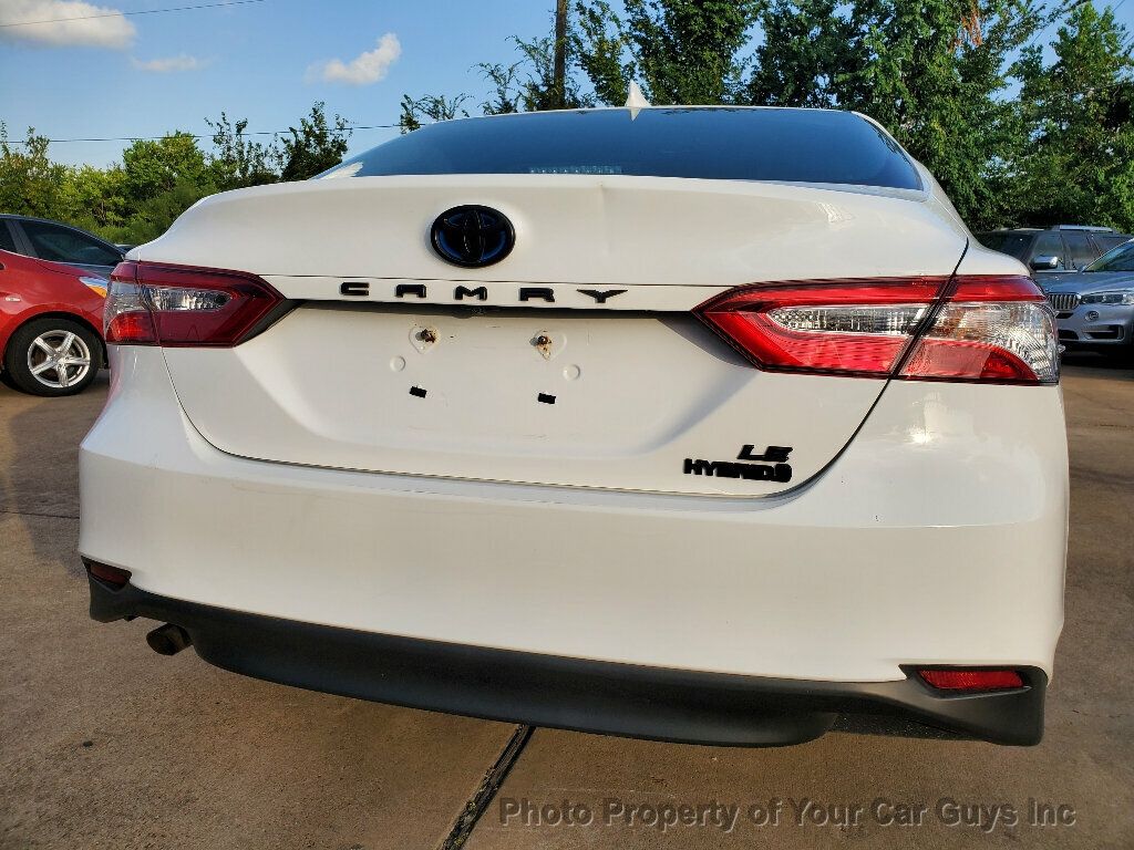 2019 Toyota Camry Hybrid LE photo 9