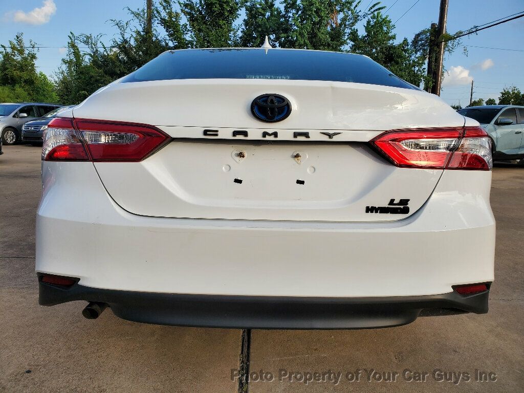 2019 Toyota Camry Hybrid LE photo 10