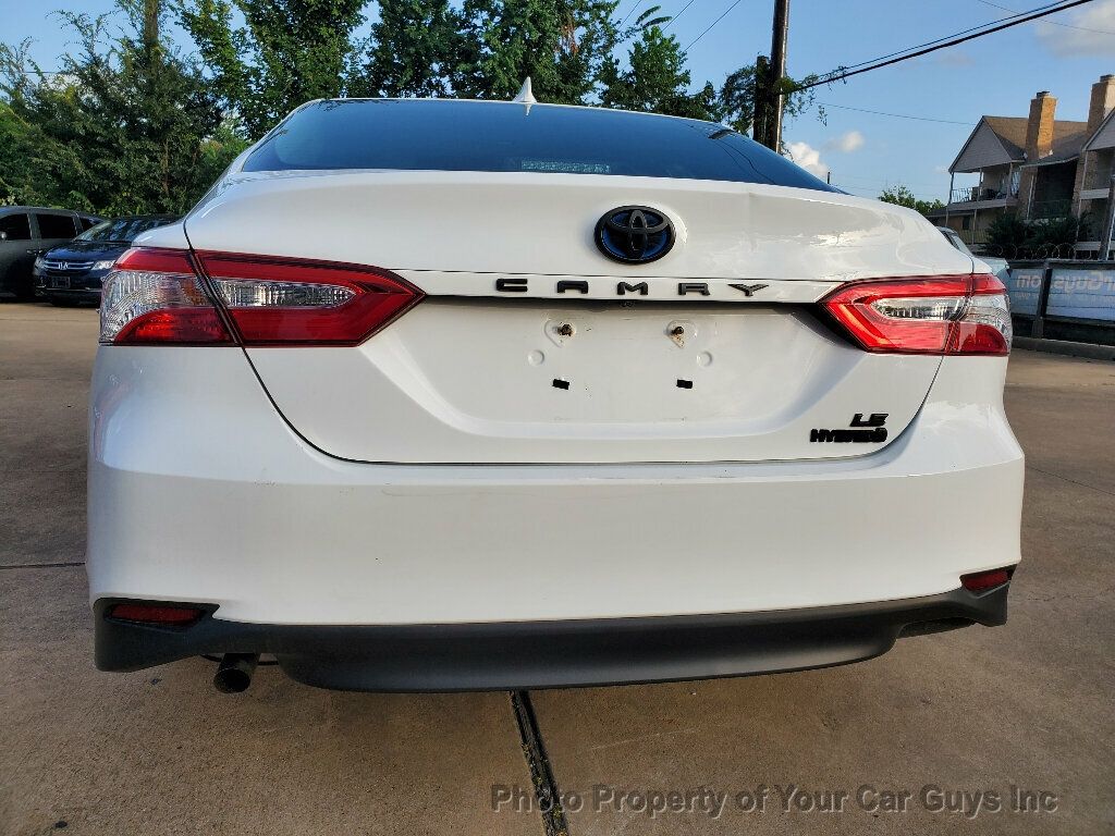 2019 Toyota Camry Hybrid LE photo 11