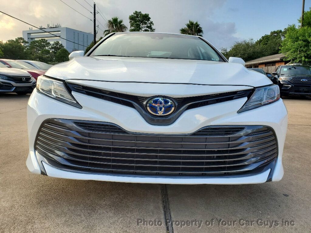 2019 Toyota Camry Hybrid LE photo 4