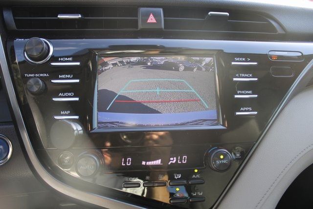 2019 Toyota Camry Hybrid LE CVT - 22923303 - 11