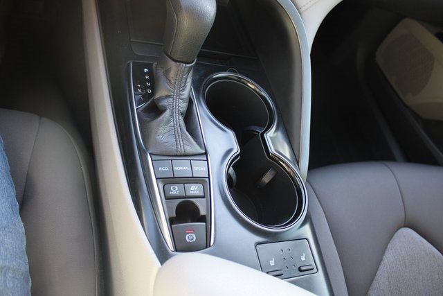 2019 Toyota Camry Hybrid LE CVT - 22923303 - 12