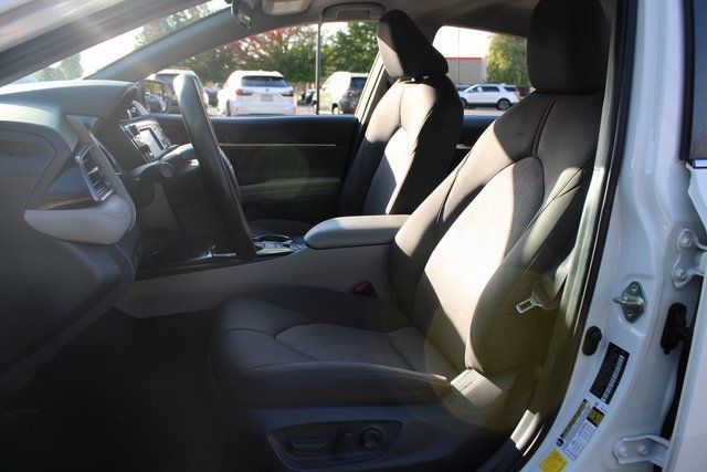 2019 Toyota Camry Hybrid LE CVT - 22923303 - 14