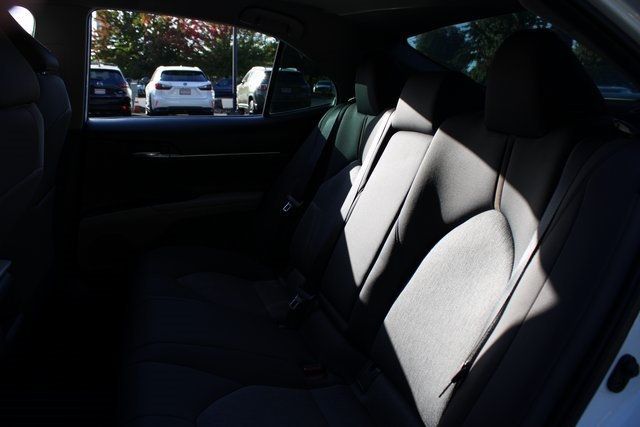 2019 Toyota Camry Hybrid LE CVT - 22923303 - 16