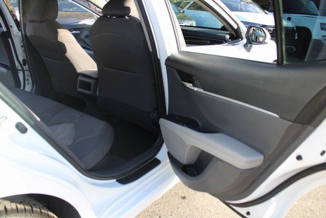 2019 Toyota Camry Hybrid LE CVT - 22923303 - 18