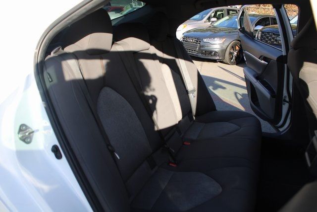 2019 Toyota Camry Hybrid LE CVT - 22923303 - 19