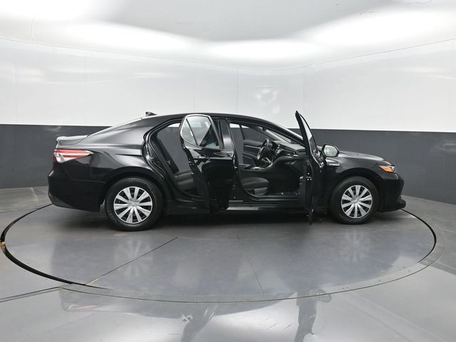 2019 Toyota Camry Hybrid LE CVT - 23010172 - 9