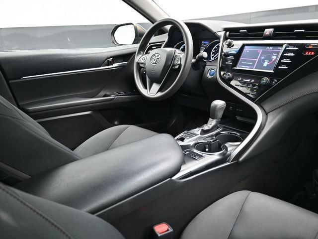 2019 Toyota Camry Hybrid LE CVT - 23010172 - 16
