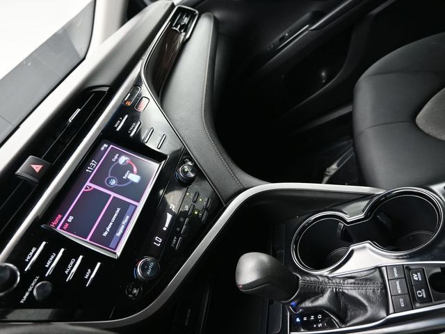 2019 Toyota Camry Hybrid LE CVT - 23010172 - 20
