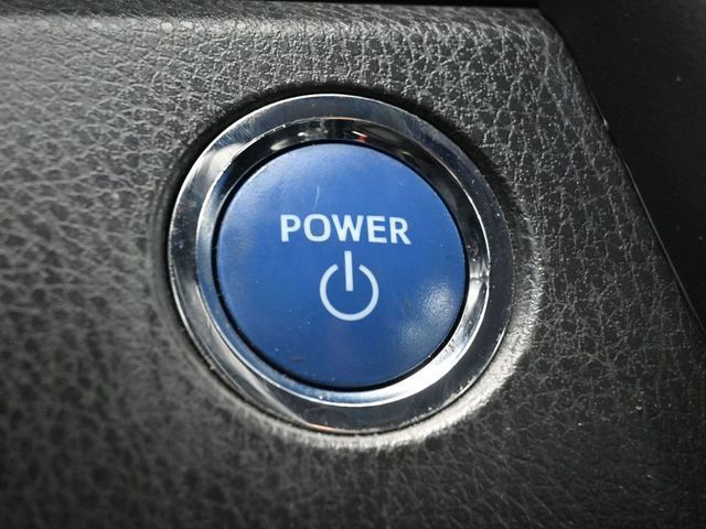 2019 Toyota Camry Hybrid LE CVT - 23010172 - 26