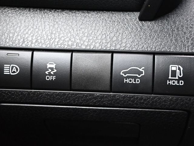 2019 Toyota Camry Hybrid LE CVT - 23010172 - 27