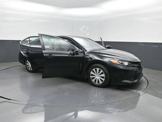 2019 Toyota Camry Hybrid LE CVT - 23010172 - 36