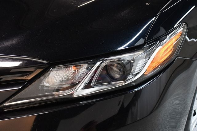 2019 Toyota Camry Hybrid LE CVT - 23067072 - 9