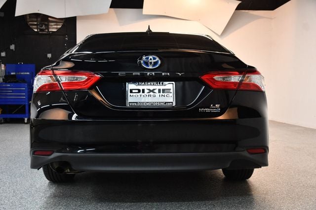 2019 Toyota Camry Hybrid LE CVT - 23067072 - 11