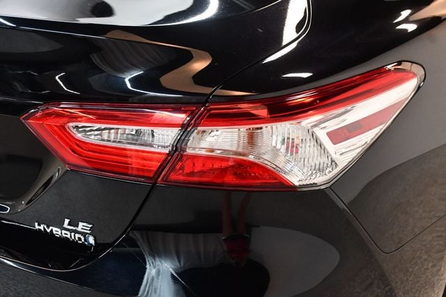 2019 Toyota Camry Hybrid LE CVT - 23067072 - 13