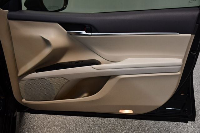 2019 Toyota Camry Hybrid LE CVT - 23067072 - 21