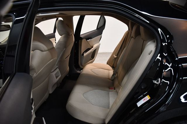 2019 Toyota Camry Hybrid LE CVT - 23067072 - 31